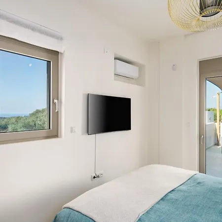 Modern Family Leba With Terrace View, Private Pool & Bbq Villa