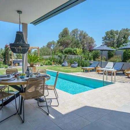 Modern Family Leba With Terrace View, Private Pool & Bbq