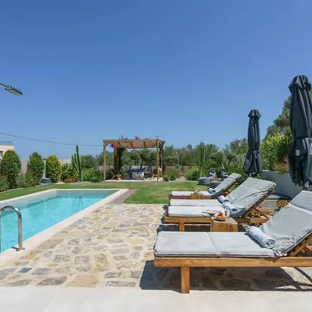 Modern Family Leba With Terrace View, Private Pool & Bbq