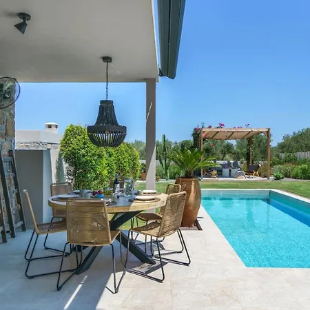 Modern Family Leba With Terrace View, Private Pool & Bbq Villa *