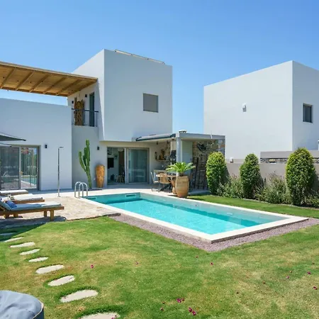 Villa Modern Family Leba With Terrace View, Private Pool & Bbq *