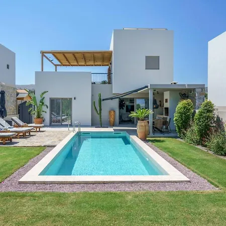 Modern Family Leba With Terrace View, Private Pool & Bbq